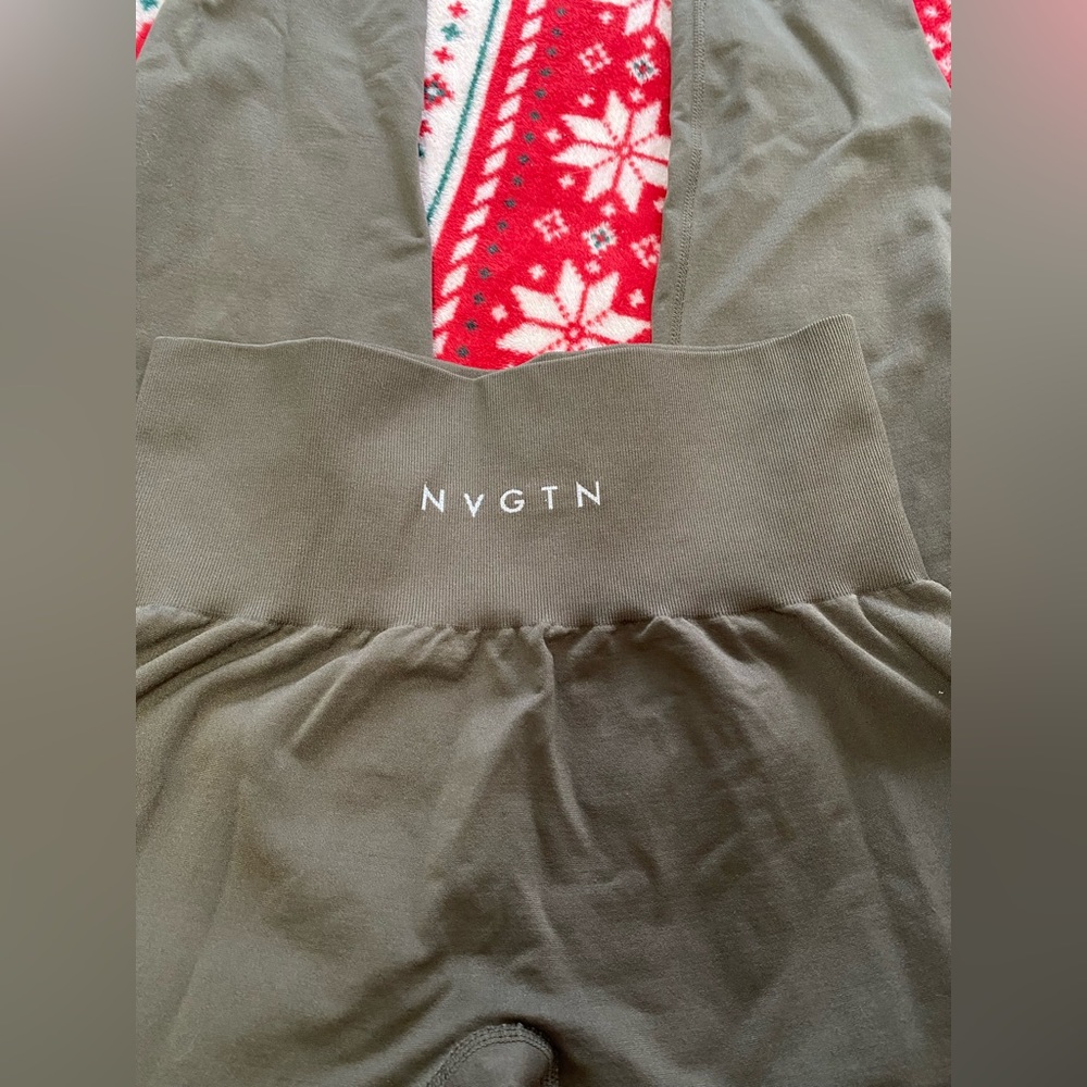 Olive NVGTN Solid Seamless